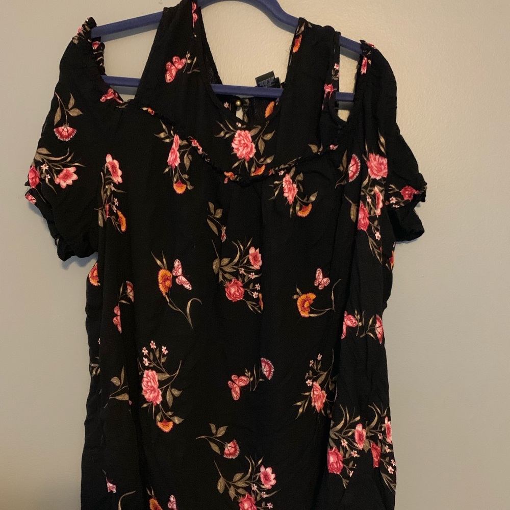 Torrid cold shoulder floral size 3